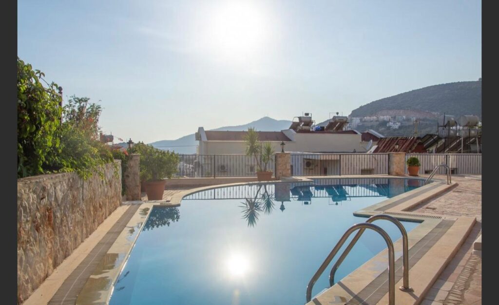 Modern 2-Bedroom Apartment with Stunning Sea Views in Lower Kızıltas