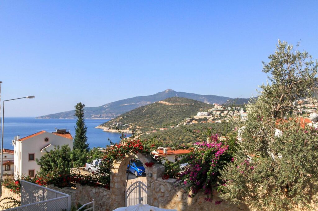 Conveniently Located 2 Bedroom Old Town Apartment with Swimming Pool