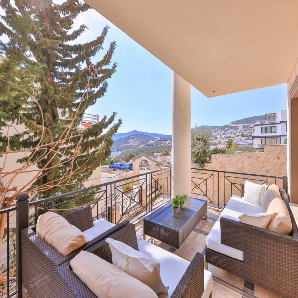 Conveniently Located 2 Bedroom Old Town Apartment with Swimming Pool