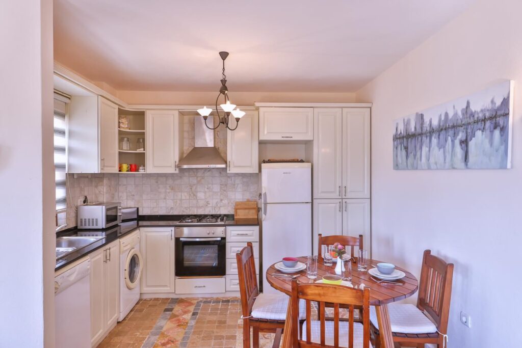 Conveniently Located 2 Bedroom Old Town Apartment with Swimming Pool