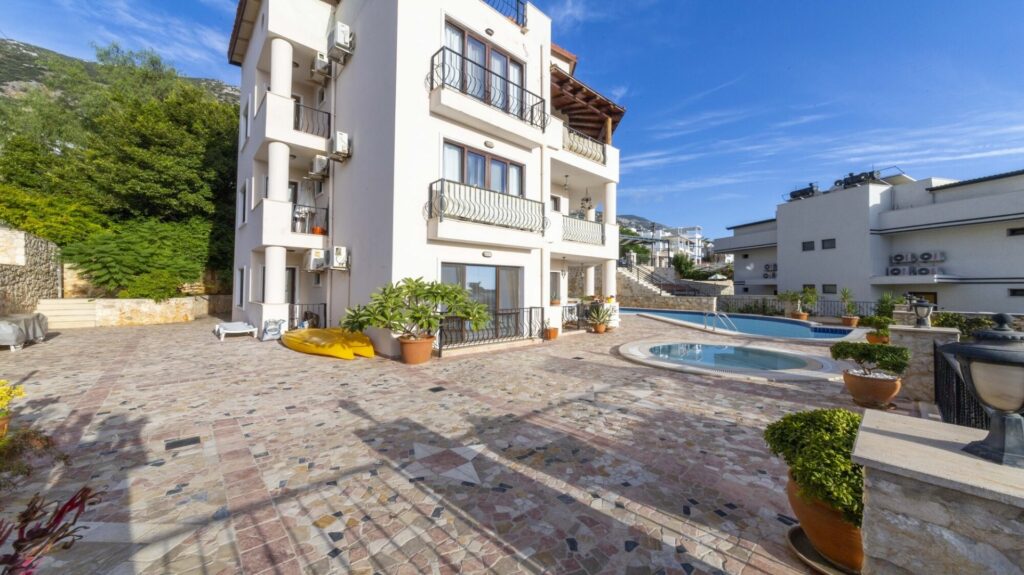 Modern 2-Bedroom Apartment with Stunning Sea Views in Lower Kızıltas