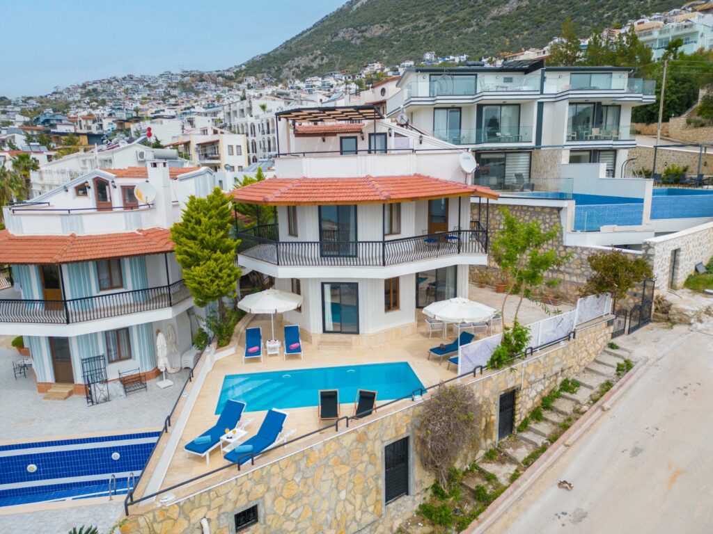 Stylish 3 Bedroom Villa with Panoramic Sea Views