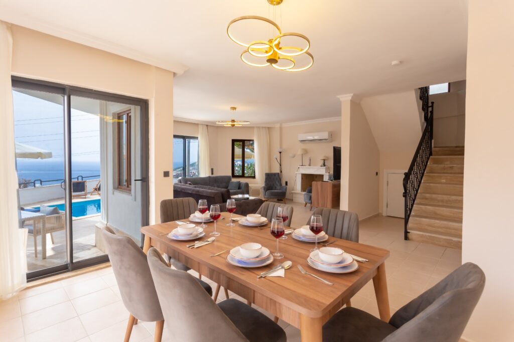 Stylish 3 Bedroom Villa with Panoramic Sea Views