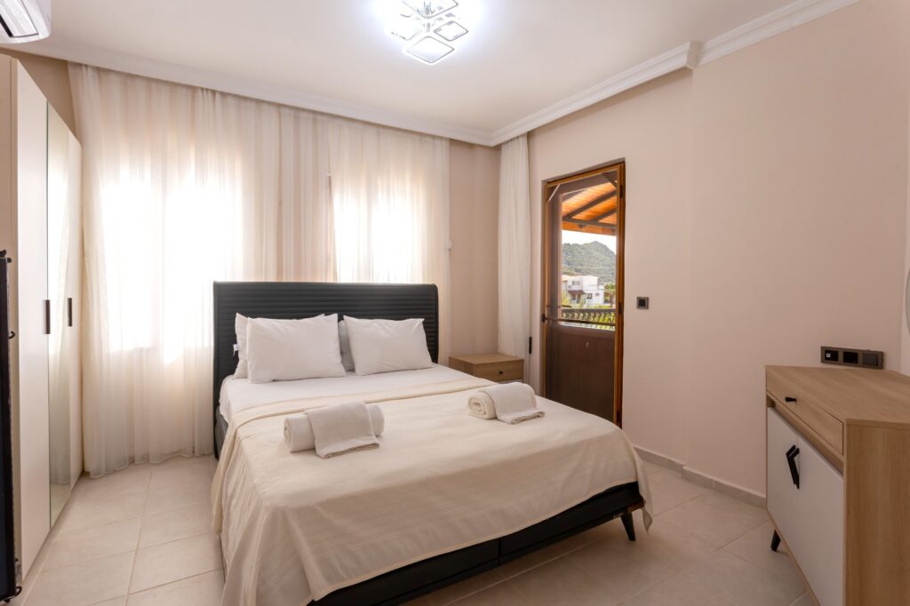 Stylish 3 Bedroom Villa with Panoramic Sea Views