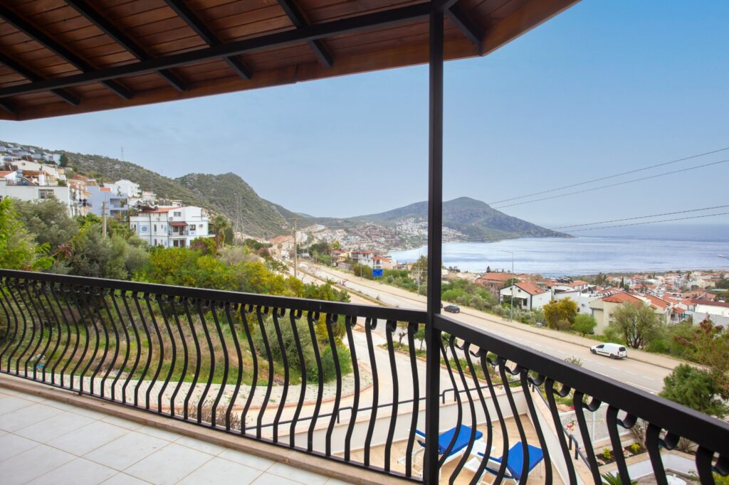 Stylish 3 Bedroom Villa with Panoramic Sea Views