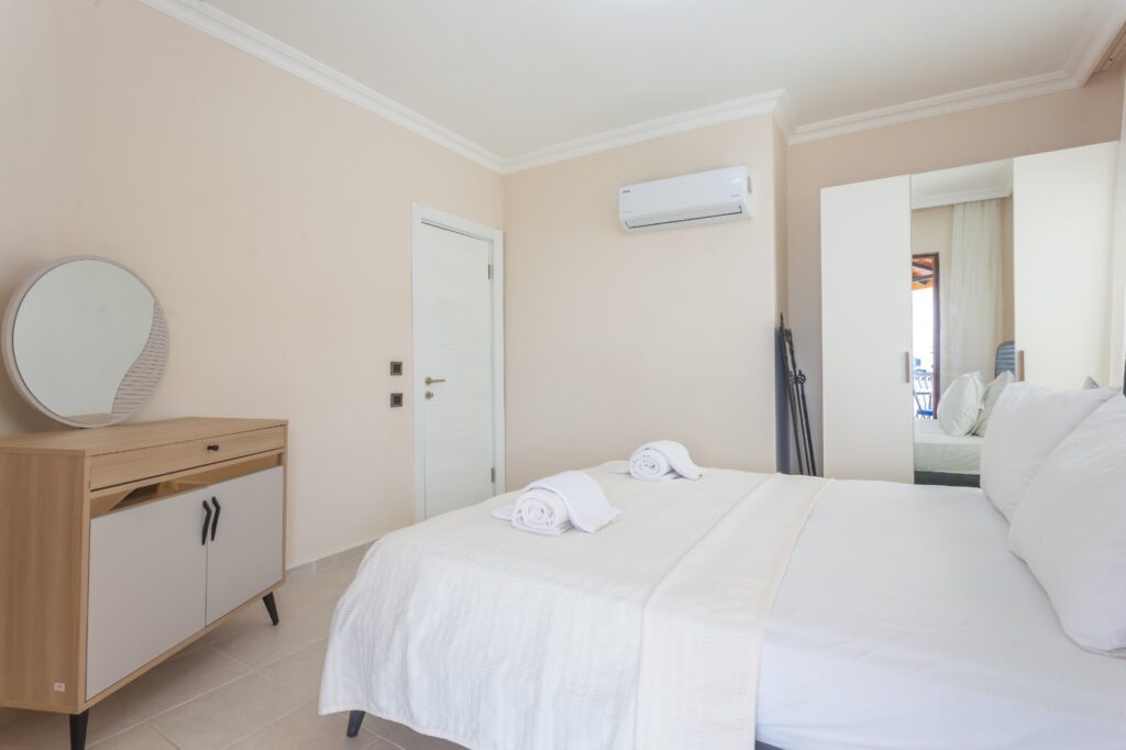 Stylish 3 Bedroom Villa with Panoramic Sea Views